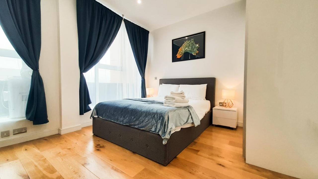 Modern & Spacious Studio & One Bedroom Apartments In Heathrow Hounslow Exterior photo