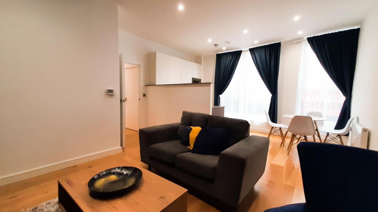 Modern & Spacious Studio & One Bedroom Apartments In Heathrow Hounslow Exterior photo