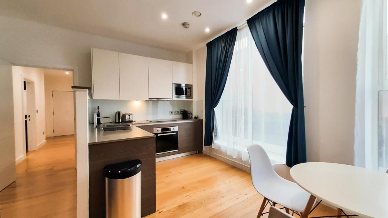 Modern & Spacious Studio & One Bedroom Apartments In Heathrow Hounslow Exterior photo