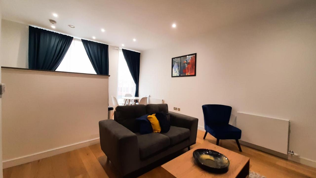 Modern & Spacious Studio & One Bedroom Apartments In Heathrow Hounslow Exterior photo